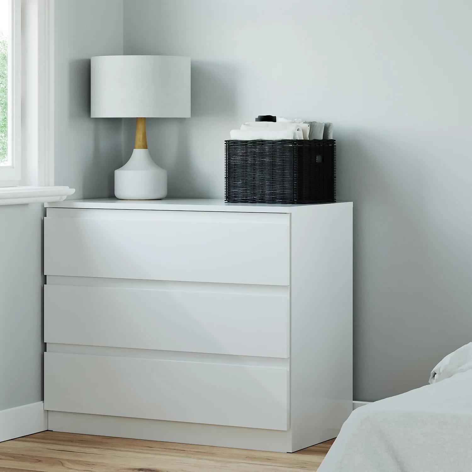 House Beautiful Escape Wide Chest Of Drawers - Gloss White Handleless (W) 900mm X (H) 756mm 4 House Beautiful Escape Wide Chest Of Drawers - Gloss White Handleless (W) 900mm X (H) 756mm - Image 2